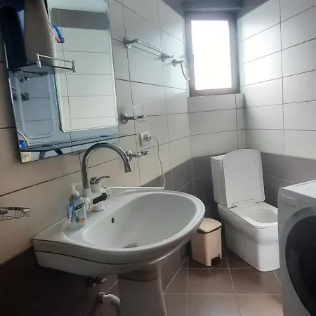 Apartment Fjori's